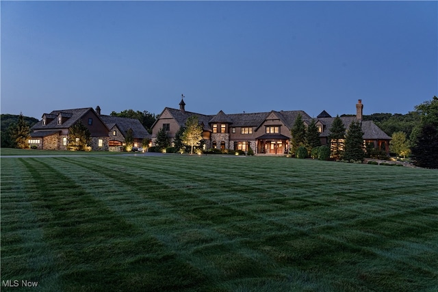 view of front of house featuring a lawn