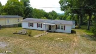 single story home with a front yard