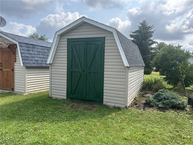 view of outbuilding with a yard