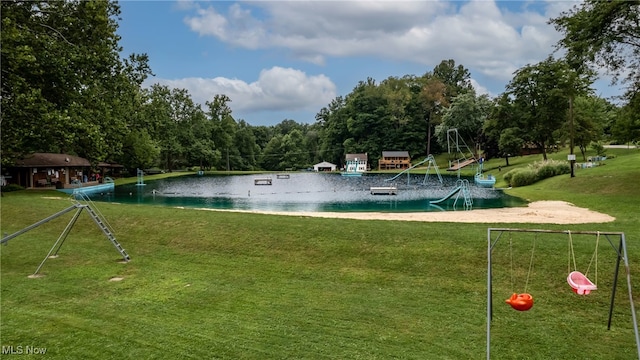 view of property's community featuring a yard