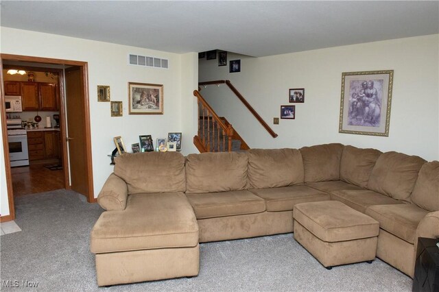 living room with carpet