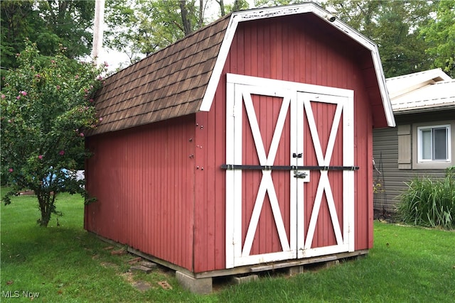 view of outbuilding with a yard