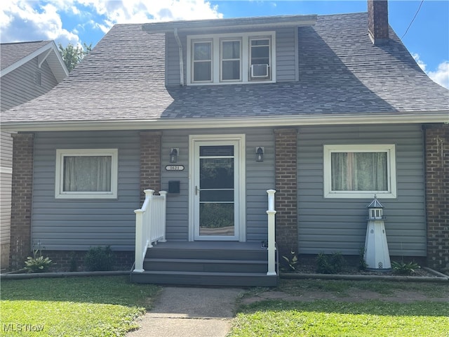 view of front of property with a front lawn