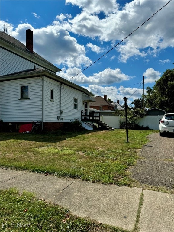 view of side of property featuring a yard