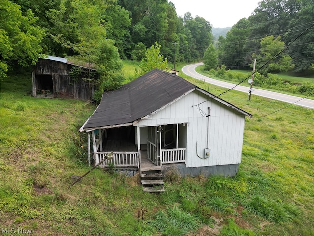 view of front of home featuring covered porch and a front yard