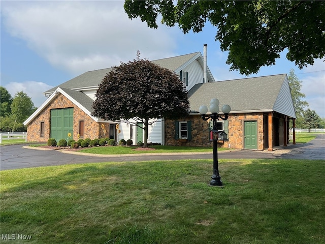 view of front of property with a front lawn