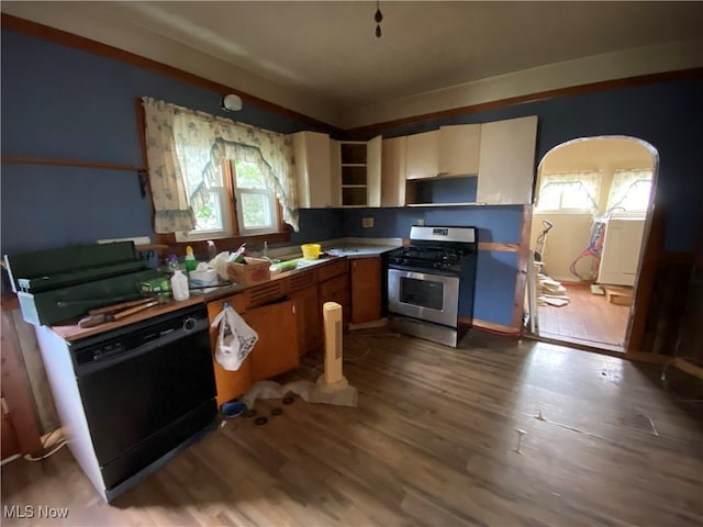 kitchen featuring sink, dark wood-type flooring, dishwasher, and gas stove