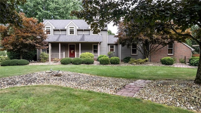 view of front of house with a front yard