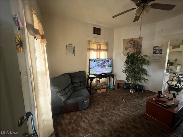 carpeted living room featuring ceiling fan