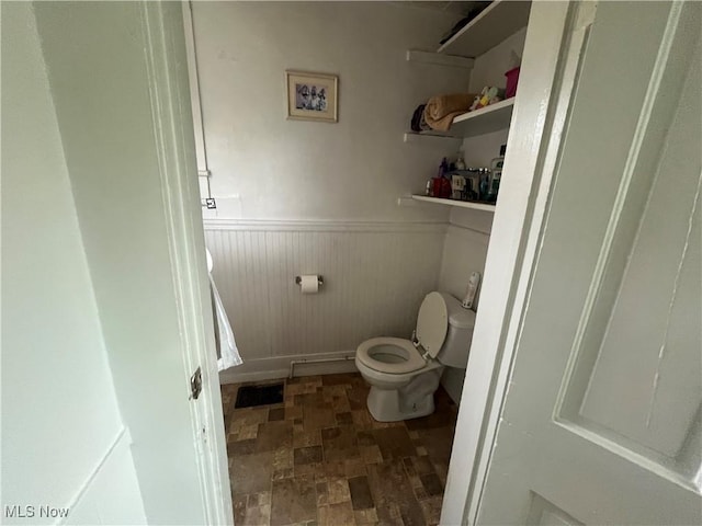 bathroom featuring toilet