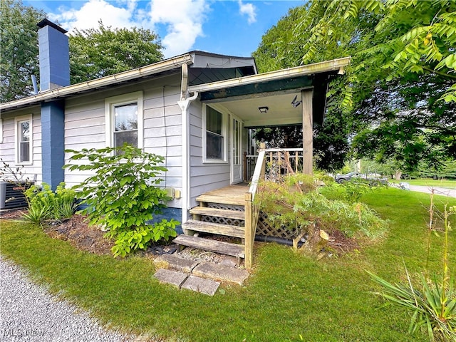 view of front of house with a front yard