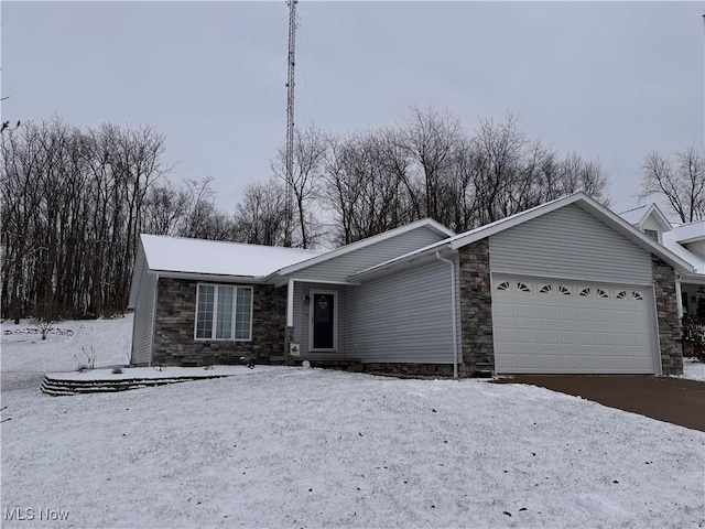 view of front facade featuring a garage