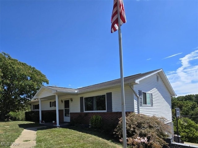 780 Mcgill Rd, Vincent, OH 45784 - ranch-style home featuring a porch, brick siding, and a front lawn