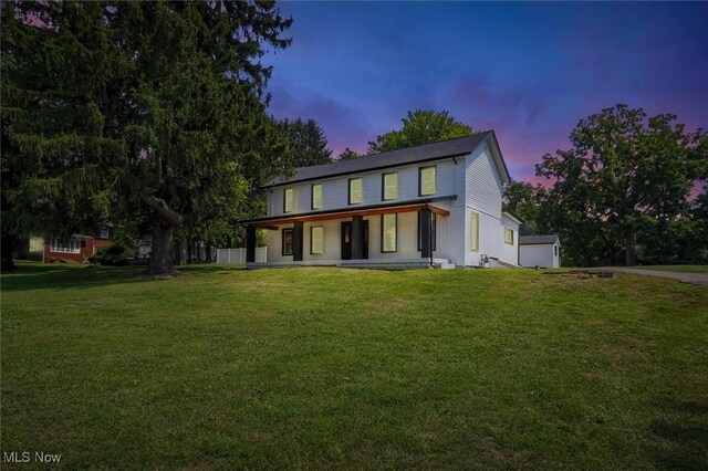 view of front of home featuring a lawn