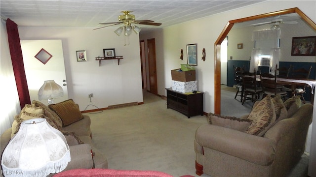 carpeted living room featuring ceiling fan