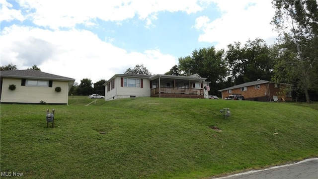 view of front of property with a front yard