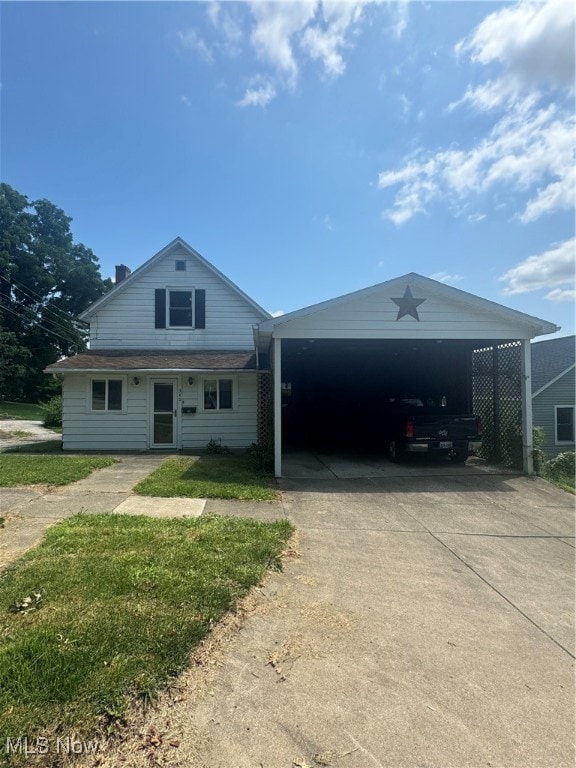 view of front of property featuring a carport