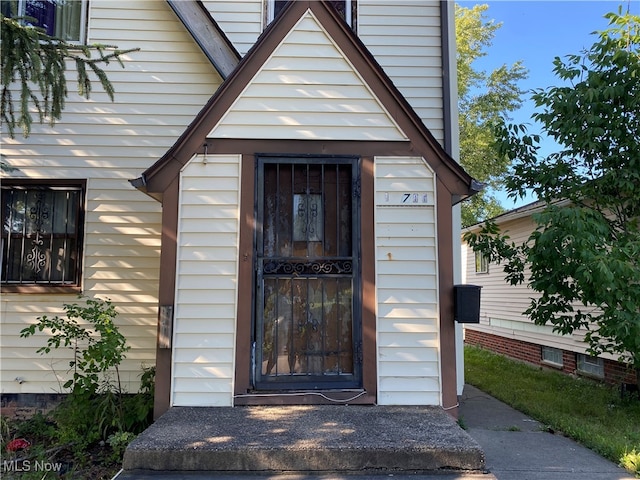 view of property entrance