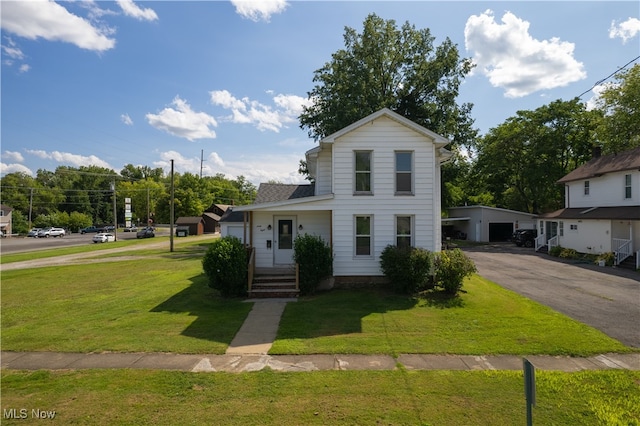 view of front of home featuring a front yard