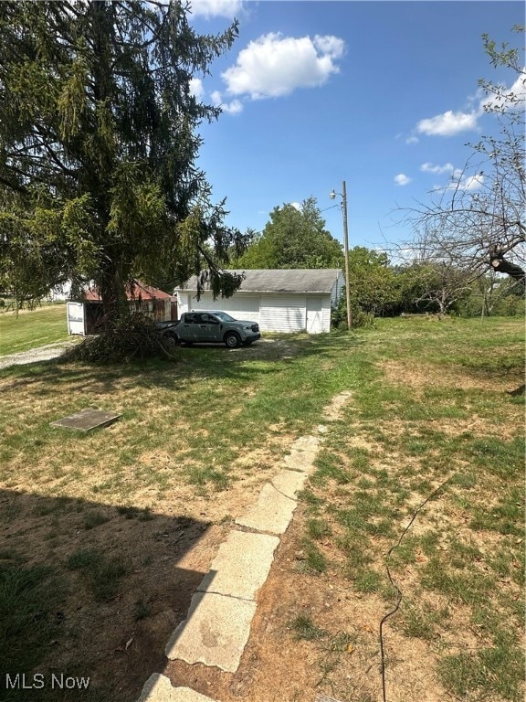 view of yard with an outbuilding and a garage