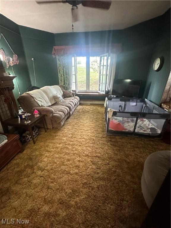 living room featuring carpet and ceiling fan