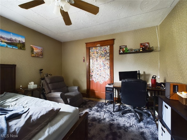 bedroom with ceiling fan