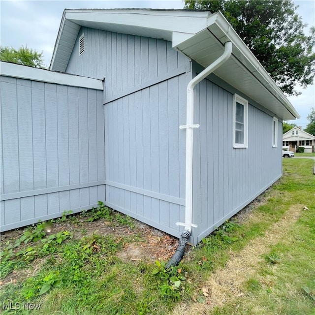 view of side of property with a yard