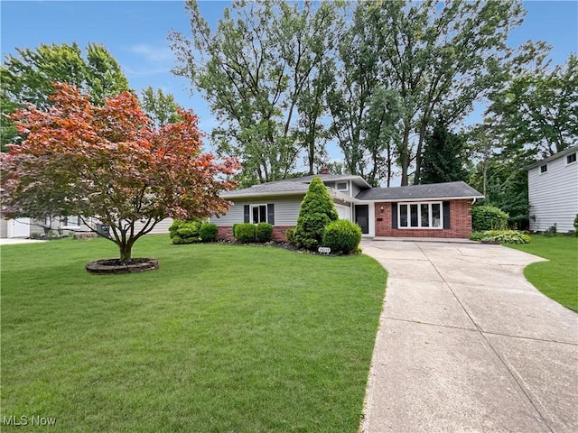 view of front of house with a front yard