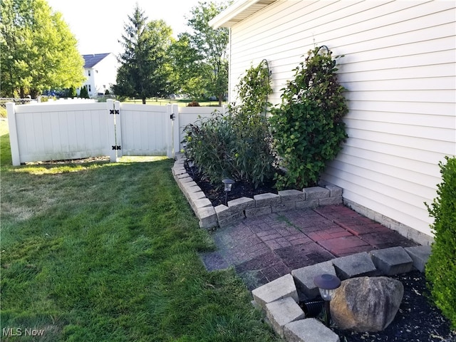 view of yard with a patio area