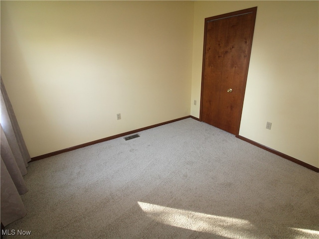 spare room featuring carpet floors