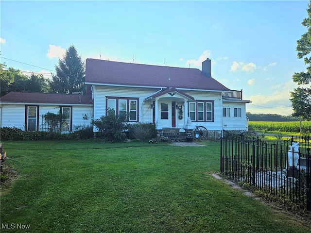 view of front facade with a front yard