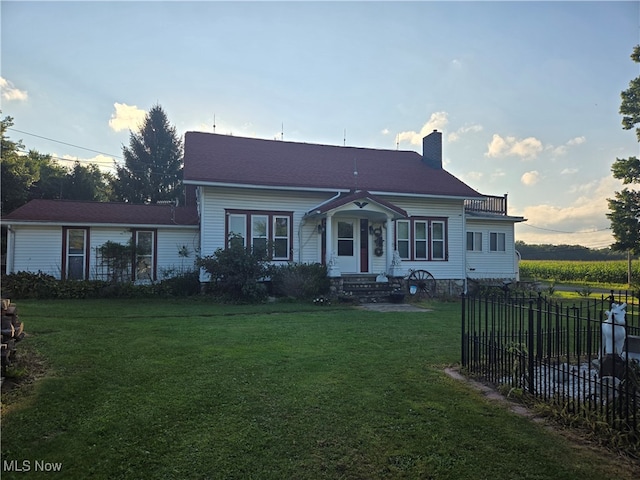 back of house featuring a yard