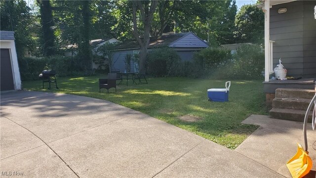 view of yard with a patio area