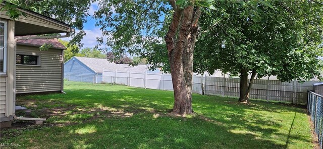 view of yard featuring a fenced backyard