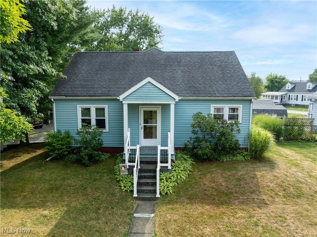 view of front of property with a front lawn and covered porch