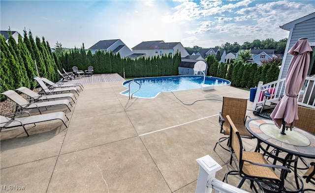 view of pool with a patio area and pool water feature