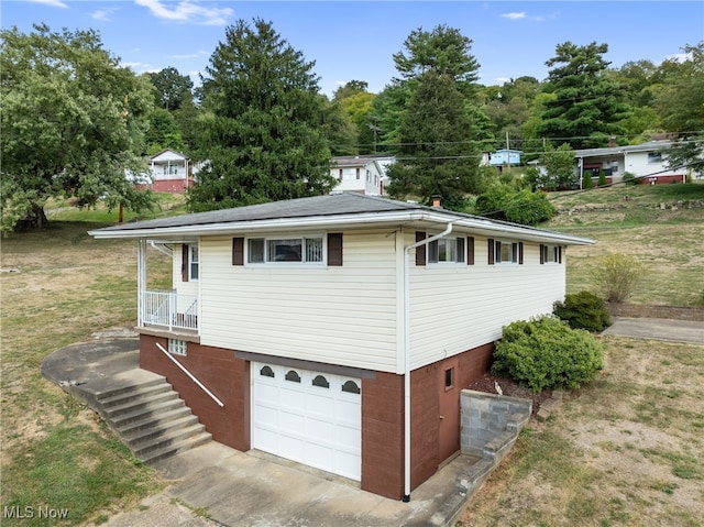 view of front of home featuring a garage