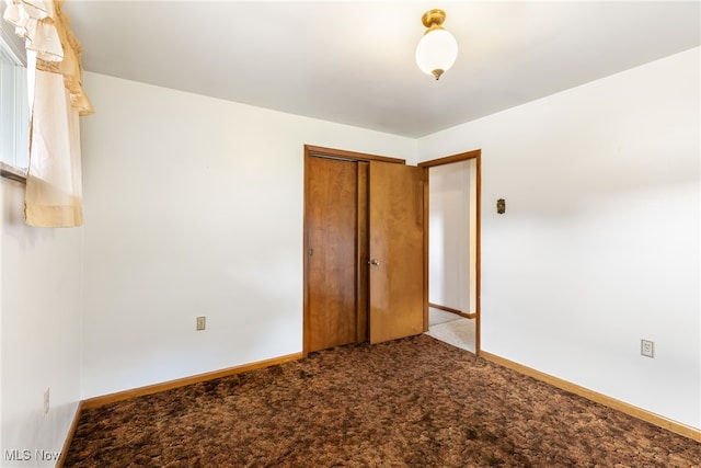 unfurnished bedroom with carpet flooring and a closet