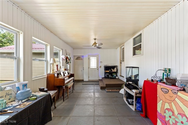 sunroom featuring ceiling fan