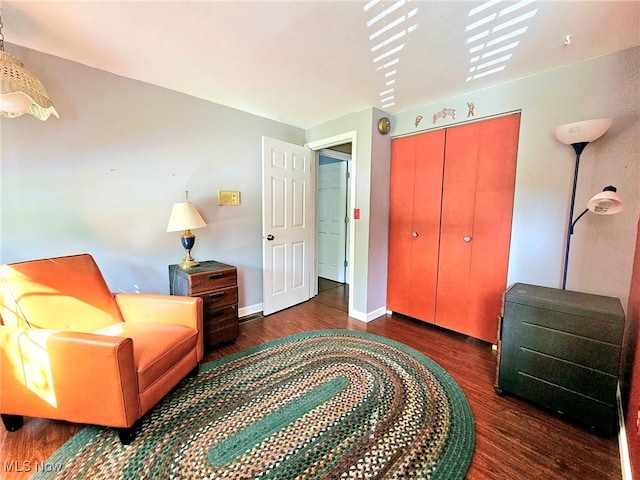 sitting room with dark wood-type flooring