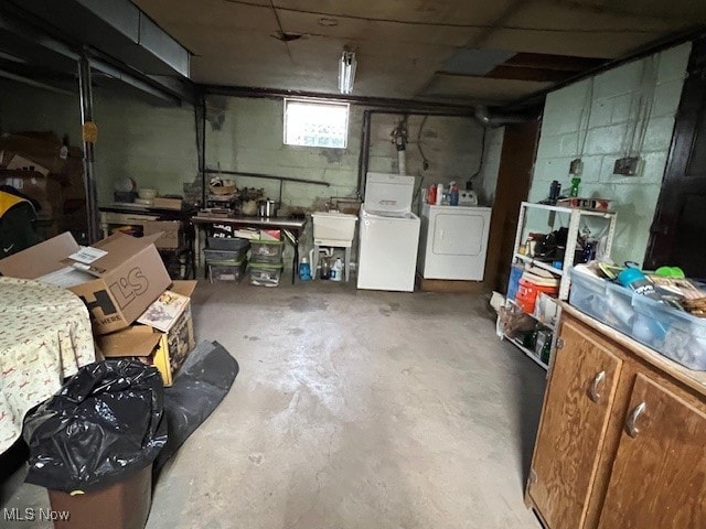 basement featuring washer and dryer