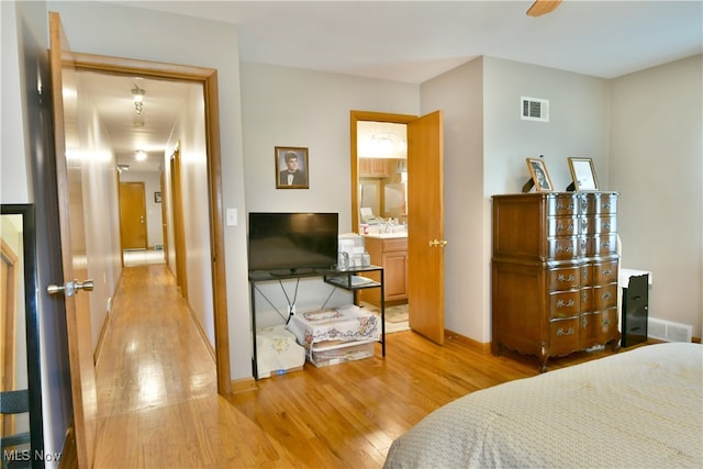 bedroom featuring light hardwood / wood-style floors and ceiling fan