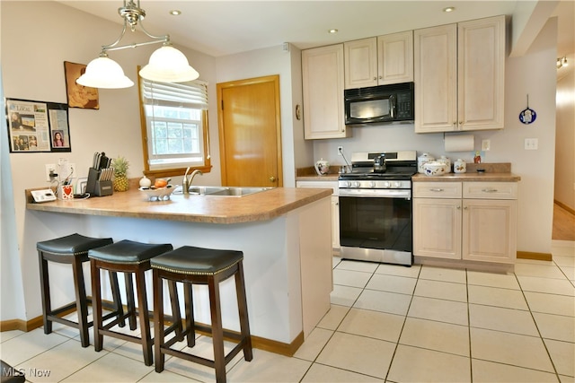 kitchen featuring stainless steel stove, hanging light fixtures, a breakfast bar, light tile patterned floors, and kitchen peninsula