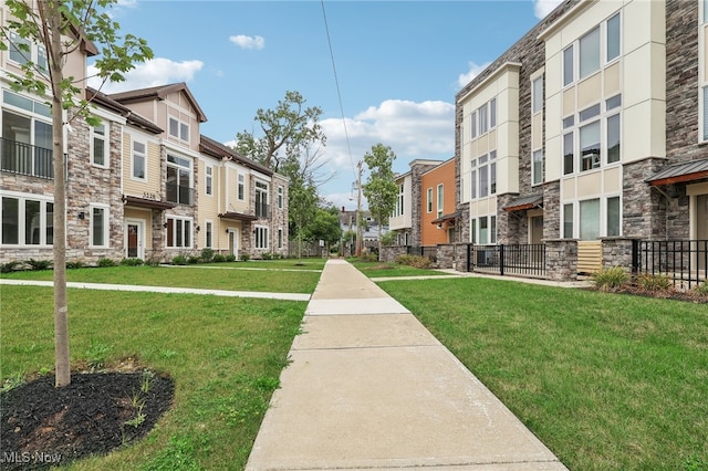 view of property's community featuring a lawn