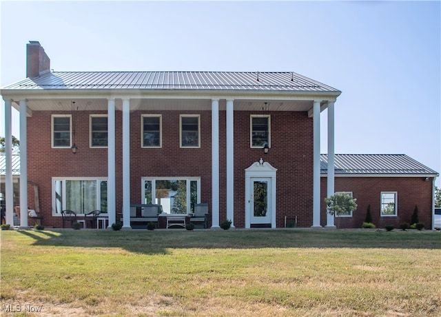 view of front of property with a front yard