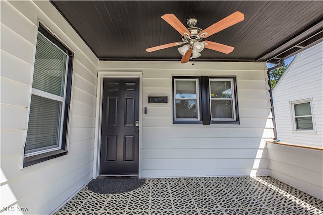 entrance to property featuring ceiling fan