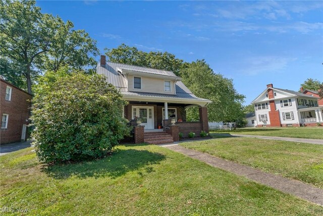 view of front of house featuring a porch and a front yard