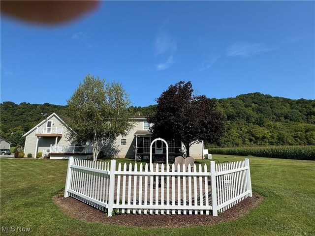 view of front of property with a front lawn