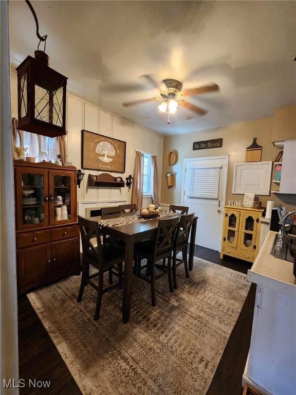 dining area featuring dark wood finished floors and a ceiling fan