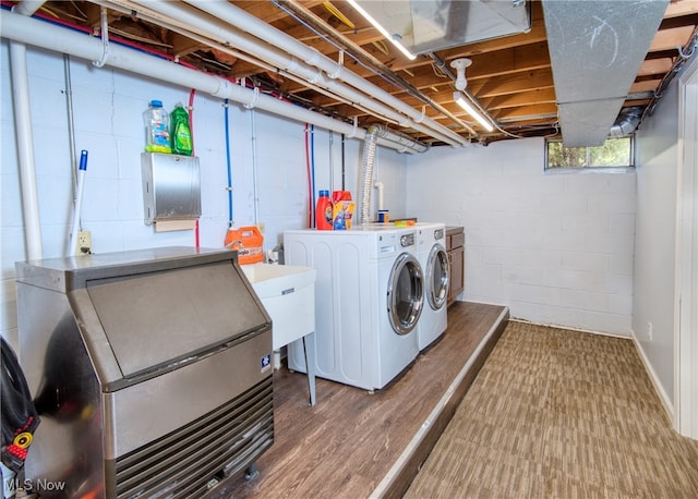 washroom featuring washing machine and dryer